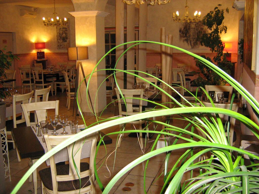 Auberge De Bonpas Logis De France Hotel Avignon Eksteriør billede