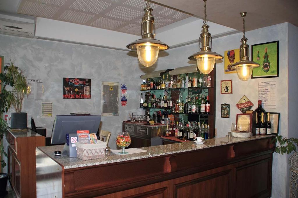 Auberge De Bonpas Logis De France Hotel Avignon Eksteriør billede